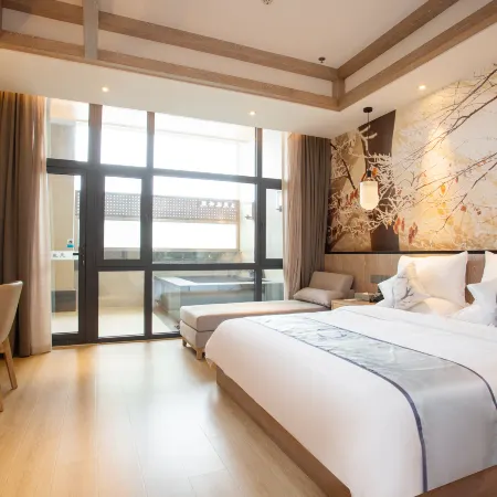 Luming Hot Spring Hotel (Wanfeng Tonghua Ski Resort)