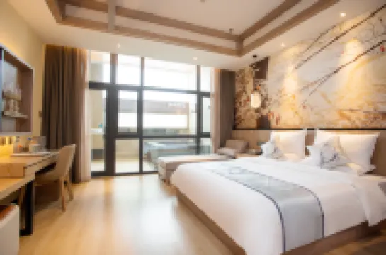 Luming Hot Spring Hotel (Wanfeng Tonghua Ski Resort)
