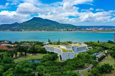 Golden Tulip FAB Hotel New Taipei Отели рядом с достопримечательностью «Yonglian Temple»