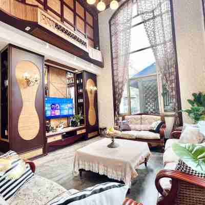 LIVERTON Party Villa Rooms