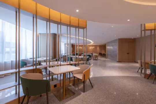 Atour Hotel International Expo Center Sixin Wuhan Отели рядом с достопримечательностью «Wuhan International Expo Center»