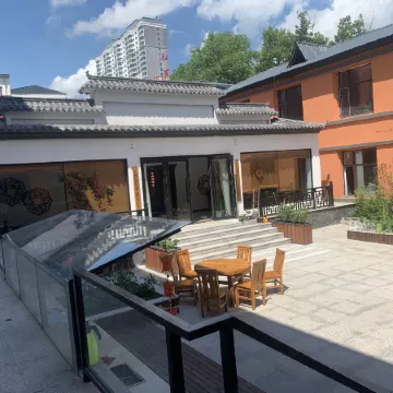 Yunduo Business Hotel on the bank of Aihui River