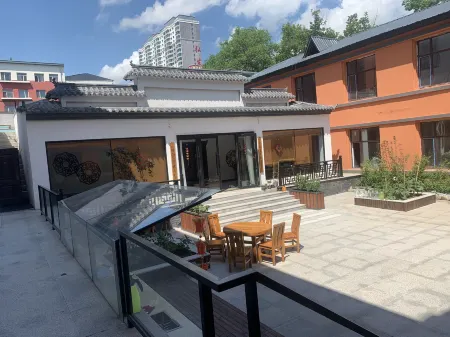 Yunduo Business Hotel on the bank of Aihui River