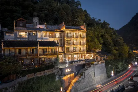Fenghuang Best River View Hotel