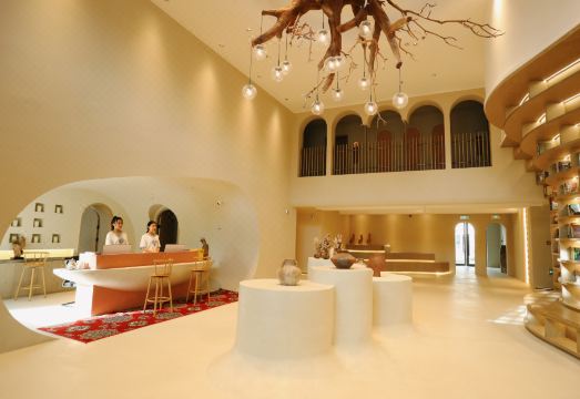 新疆文旅空中草原度假酒店外景图