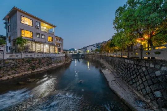 Xiaoyin Yunqi Meisu by the Creek Отели рядом с достопримечательностью «Huxiaoxia Riptide Adventure»