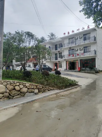 Luotian Impression Hongye Mountain Villa Отели рядом с достопримечательностью «Qingtaiguan Sceneic Area»