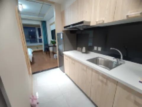 Muhai Lvsu Seaview Apartment (Development Zone Shibeiwan Water Park Branch)