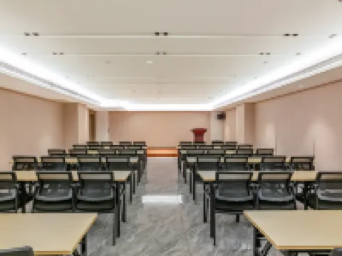 Lavande Hotel (Baoding Gaobeidian Baigou New Town Heda International Bag City) Hotels in Gaobeidian