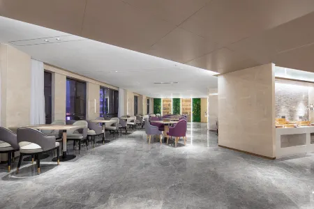 Lavande Hotel Changsha Outlets Zhongxin Square Metro Station Отели рядом с достопримечательностью «Hunan Vocational College of Science and Technology (Muyun Campus)»