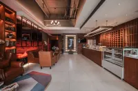 James Joyce Coffetel (Jining Railway Station)