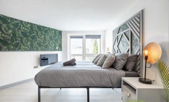 1-Bed Flat in West London Sleeps 2