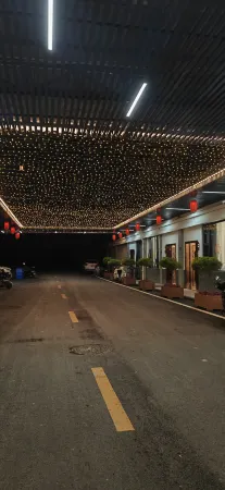 Yijia Business Hotel (Xincheng) Отели рядом с достопримечательностью «Wolong Academy»