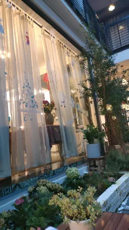Qipao Art Hotel