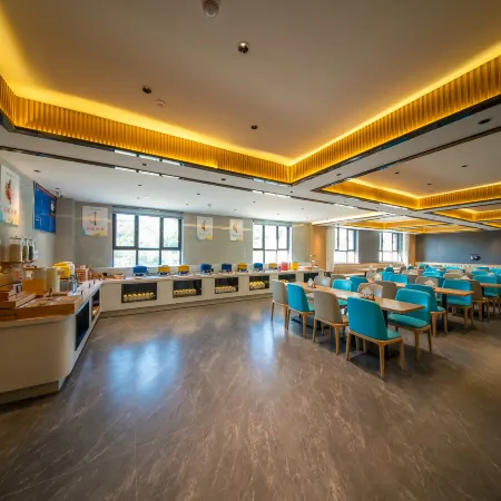 CHEERMAY Hotel (Altay Hualin Park) Отели рядом с достопримечательностью «Скидный лагерь в Алтае, Синьцзян»