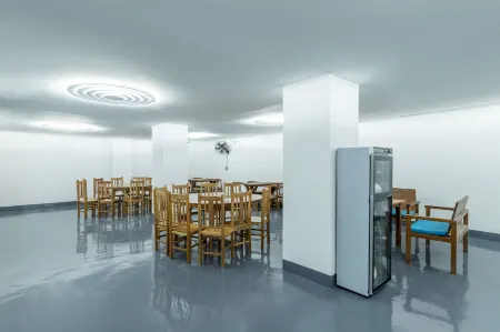 tianhe lianyue(qianhumiaozhaiximenyoukezhongxindian)