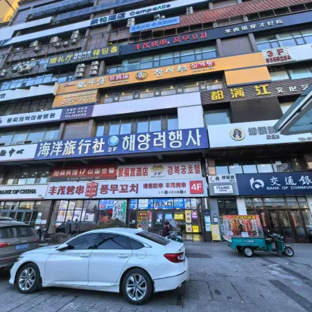 Jiafeng Homestay (Yanji Yanbian University Internet Red Wall West Market Store)