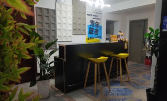 Aubrey   Youth Hostel(guanqian and pingjiang street)