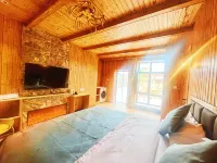 Arctic Village Snowman Chalet