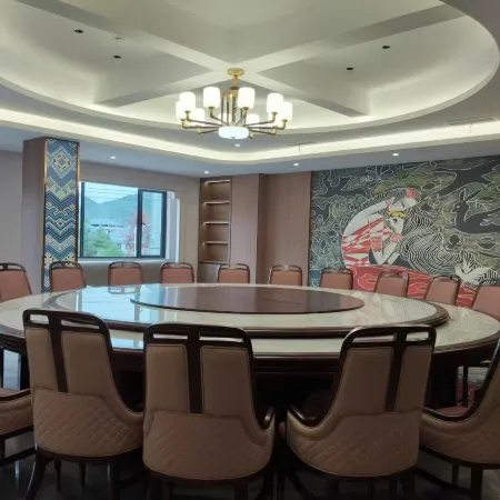 Yu long International hotel