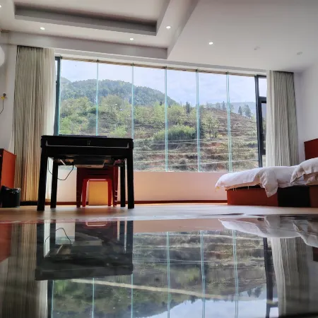 Runchengxiang Homestay (Wumeng Grass Plain)