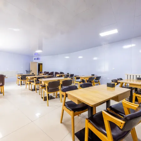 Wienerge Hotel (Lanzhou West Railway Station Zhongtianjian Plaza Branch)