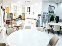Yiyu Hotel (Beijing Road Subway Station)