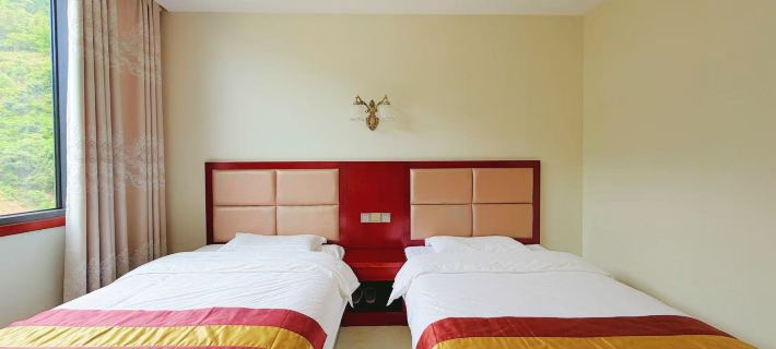 Baixingshifubingguan Hotels in Zhashui