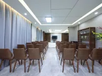 Yilong Anyue Hotel (Beijing International Trade Baiziwan Subway Station) Hotels near Sihui Station