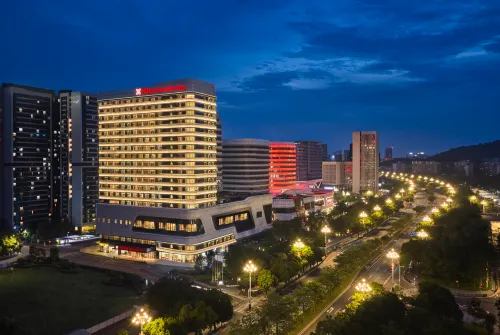 Hilton Garden Inn Guangzhou Huangpu Luogang Science City - Mountain view