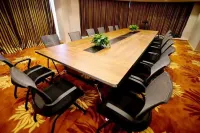 Venus International Hotel (Qiqihar Longhua Road Central Dashang New Mart)
