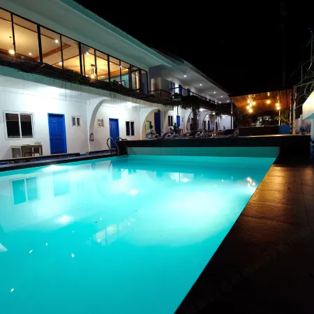 Pescadores Suites Moalboal