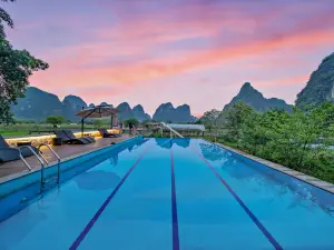 Moon Villa (Yangshu Ten-mile Gallery Yulong River)