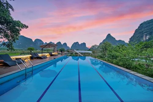 Moon Villa (Yangshu Ten-mile Gallery Yulong River)