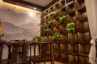 Mohist Impression Hotel (Xinxiang Baolong Plaza)
