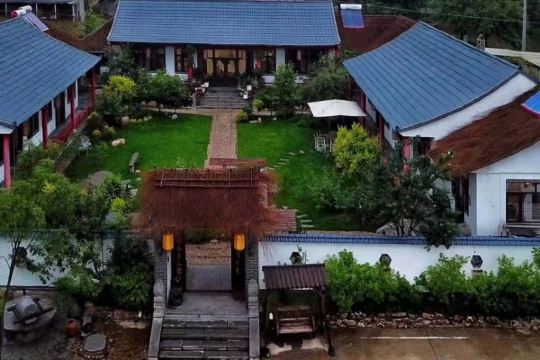 山居秋暝民宿(庄河冰峪沟店)