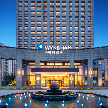 Wyndham Xinyang Downtown
