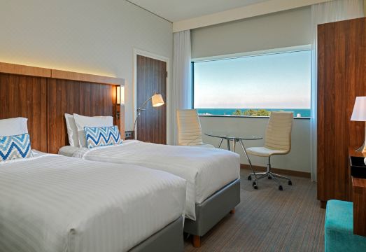 코트야드 바이 메리어트 그디니아 워터프런트