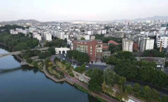 Ganzhou Junlang Yupin Hotel (Nanmenkou Yugutai Ancient City Wall Store)