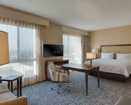 Hampton Inn & Suites Los Angeles - Glendale Hotels in Glendale