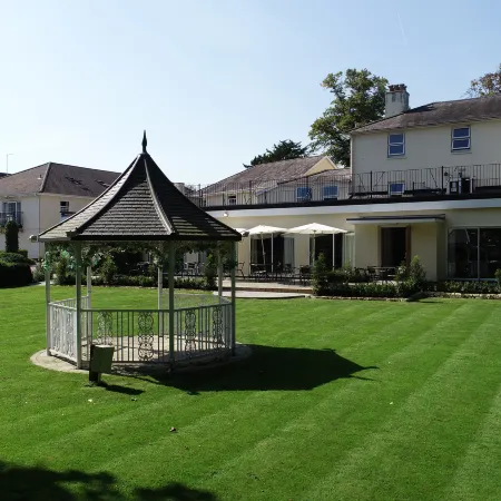 Alton House Hotel