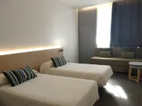 Centre Esplai Albergue Hotels in El Prat de Llobregat