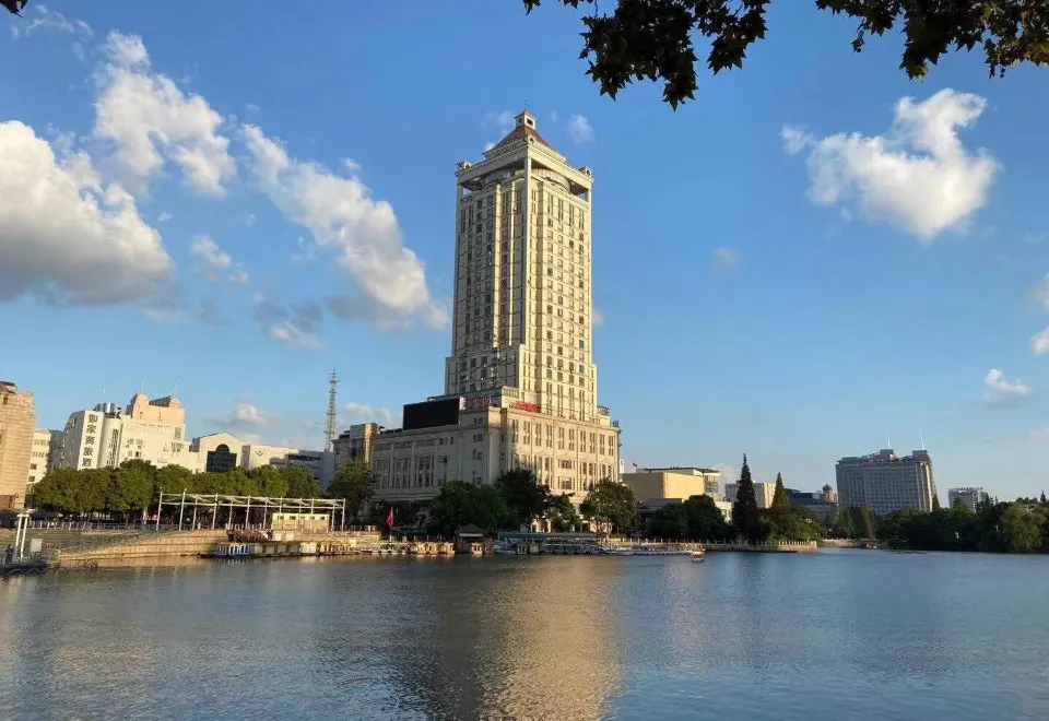 濠河 南通濠河ファッショナブルホテル（濠河景勝地和平橋地下鉄駅