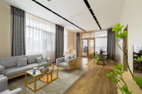 Maitreya Chizhiquan Hot Spring Hotel (Maitreya Honghe Water Township)