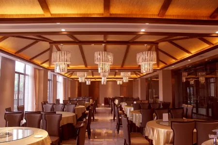 Mulan Grassland witch Nuo tribe Отели рядом с достопримечательностью «Mulan Grassland»