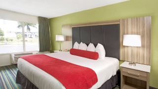 ramada-by-wyndham-fort-lauderdale-airport-cruise-port
