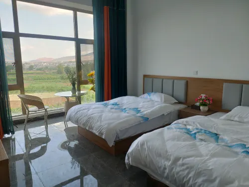 Binchuan Jizu Wangyue Hotel