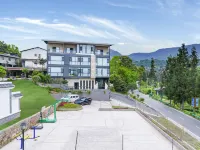 Yufu Mountain Villa Hotels near Bifengxia Wildlife Park