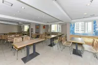 Huasu Hotel (Xining Railway Station)