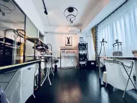 Planet Hotel (Guangzhou Baima Clothing City Railway Station Subway Station)